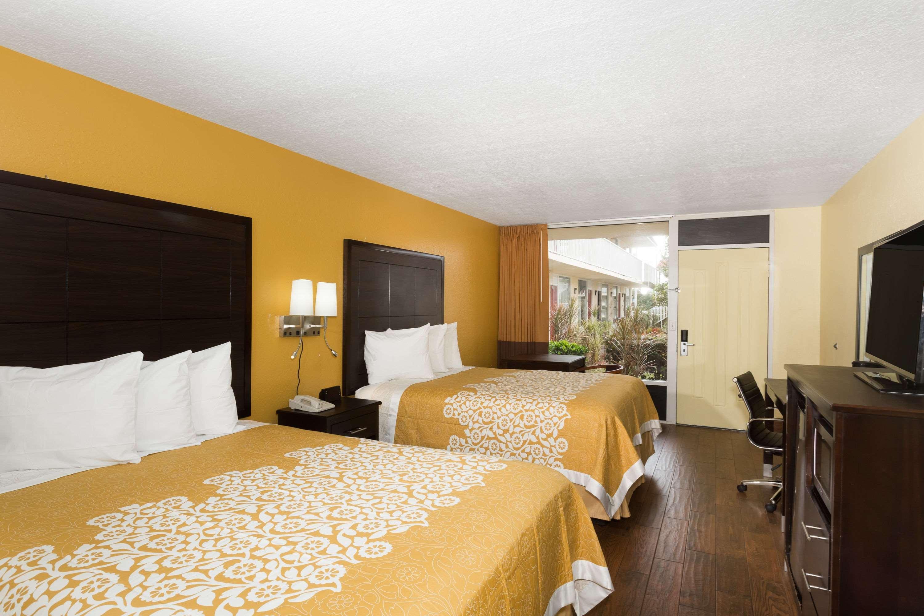 Days Inn & Suites By Wyndham Port Richey Exterior foto
